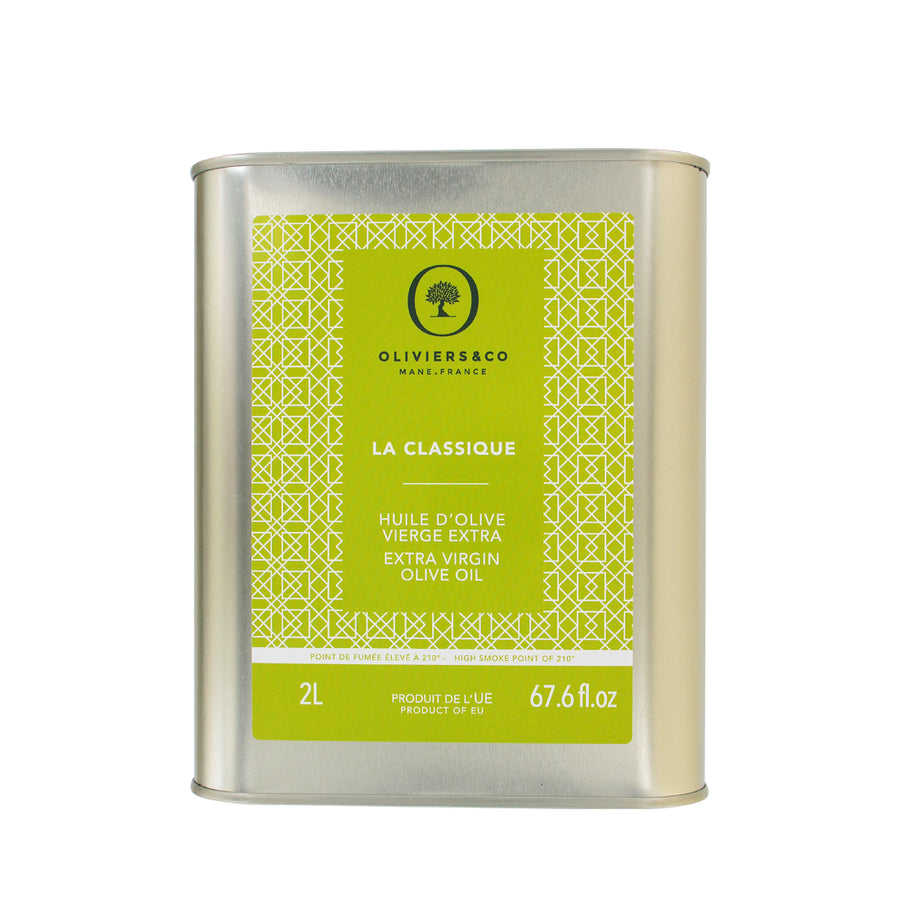 750ml láhev extra panenského olivového oleje La Classique Oliviers & Co, španělský, na bílém pozadí