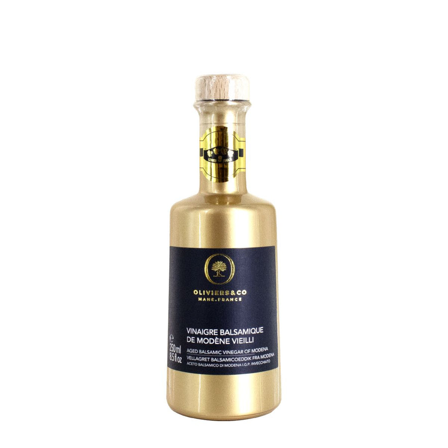 Prémiový balsamico z Modeny, zrající 5 let – bez karamelu, aromat a barviv, s plnou chutí, dřevitou vůní a výjimečnou hustotou.