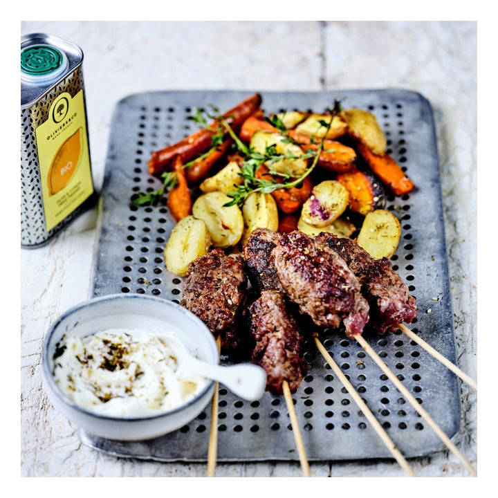 a mixture of salt and herbs for meat