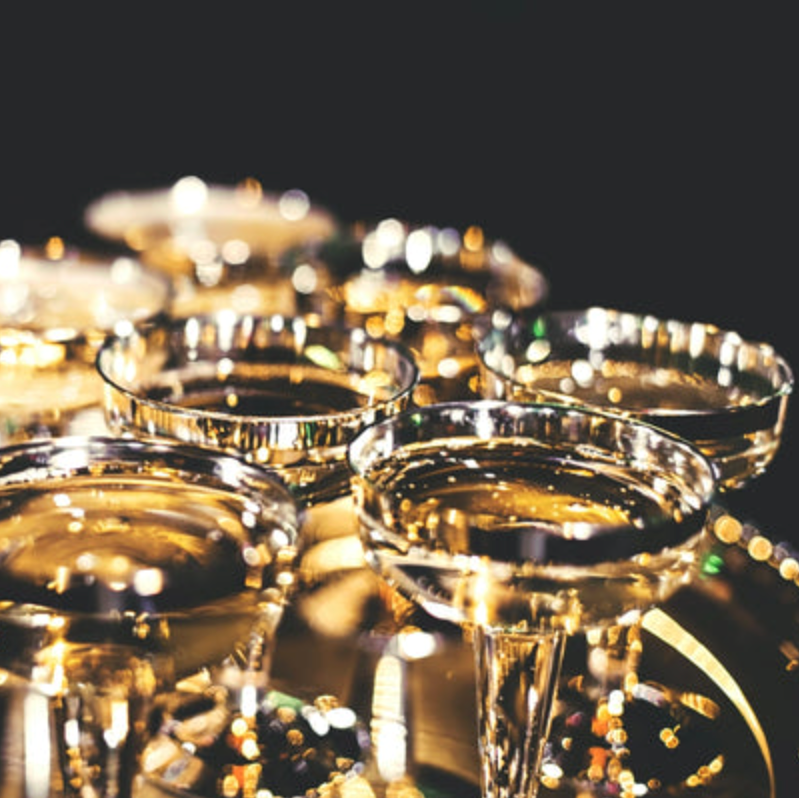 Novoroční menu! Šampaňské a občerstvení k novoročnímu přípitku a slavnostní novoroční pokrmy