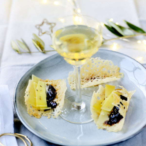 Tuiles de parmesan, comté et chutney de figues