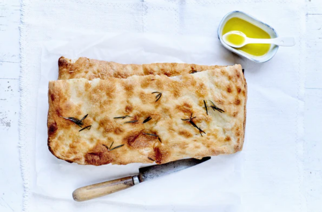 Křupavá, nadýchaná focaccia s kvalitním olivovým olejem