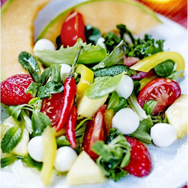 Salade de mozzarella, fraises et grenade