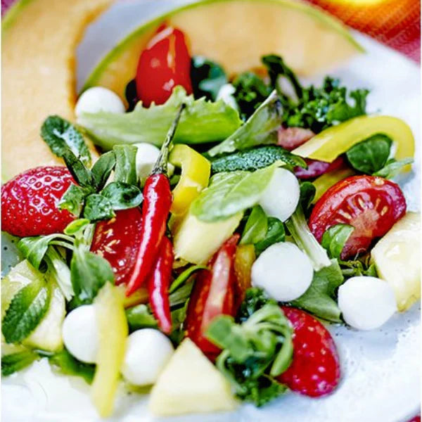 SALÁT Z MOZZARELLY, JAHOD A GRANÁTOVÉHO JABLKA