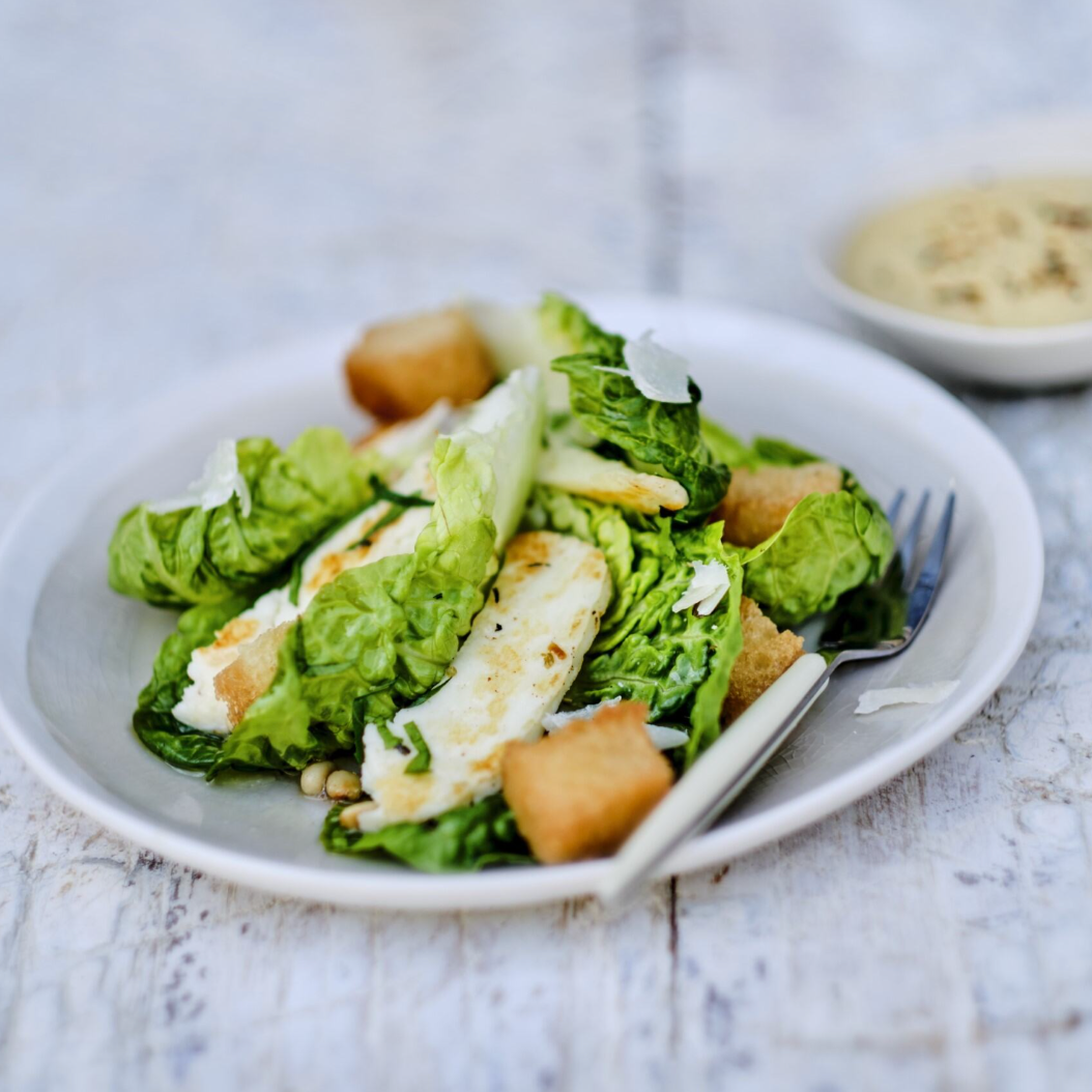 recept | Césarský salát s grilovaným halloumi | oliviers&co 