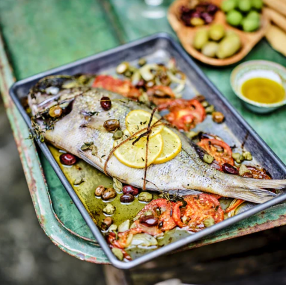 Pečená dorada s olivami a kapary