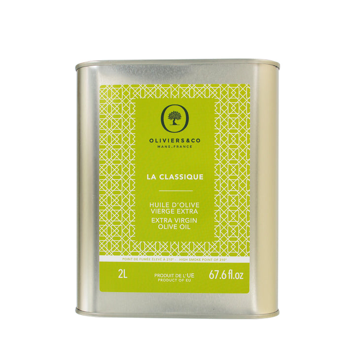 750ml láhev extra panenského olivového oleje La Classique Oliviers & Co, španělský, na bílém pozadí