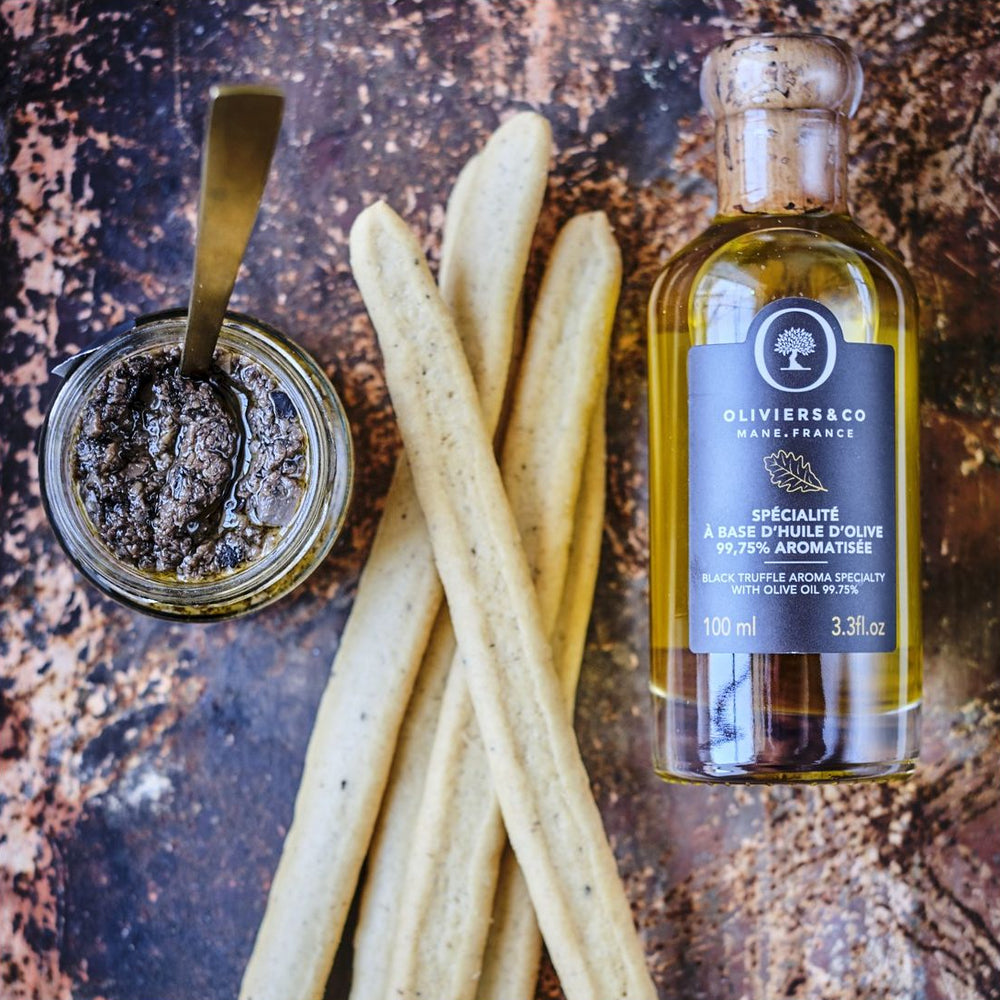 Produkt | Dárkova Krabicá s lanýžovými specialitami Oliviers&Co, ideální jako vánoční dárek, elegantně zabalený s oleji a delikatesami s lanýži | Oliviersandco CZ