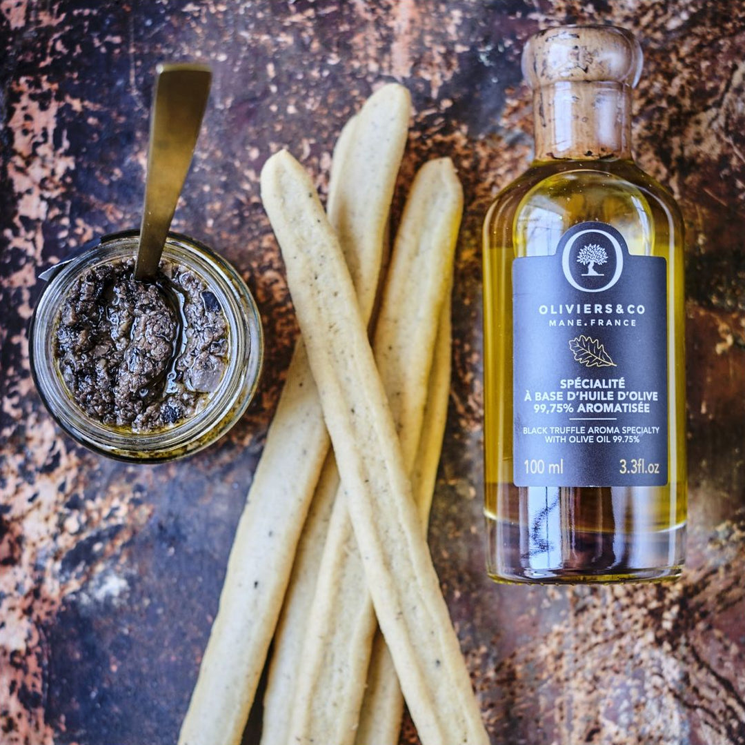 Produkt | Dárkova Krabicá s lanýžovými specialitami Oliviers&Co, ideální jako vánoční dárek, elegantně zabalený s oleji a delikatesami s lanýži | Oliviersandco CZ