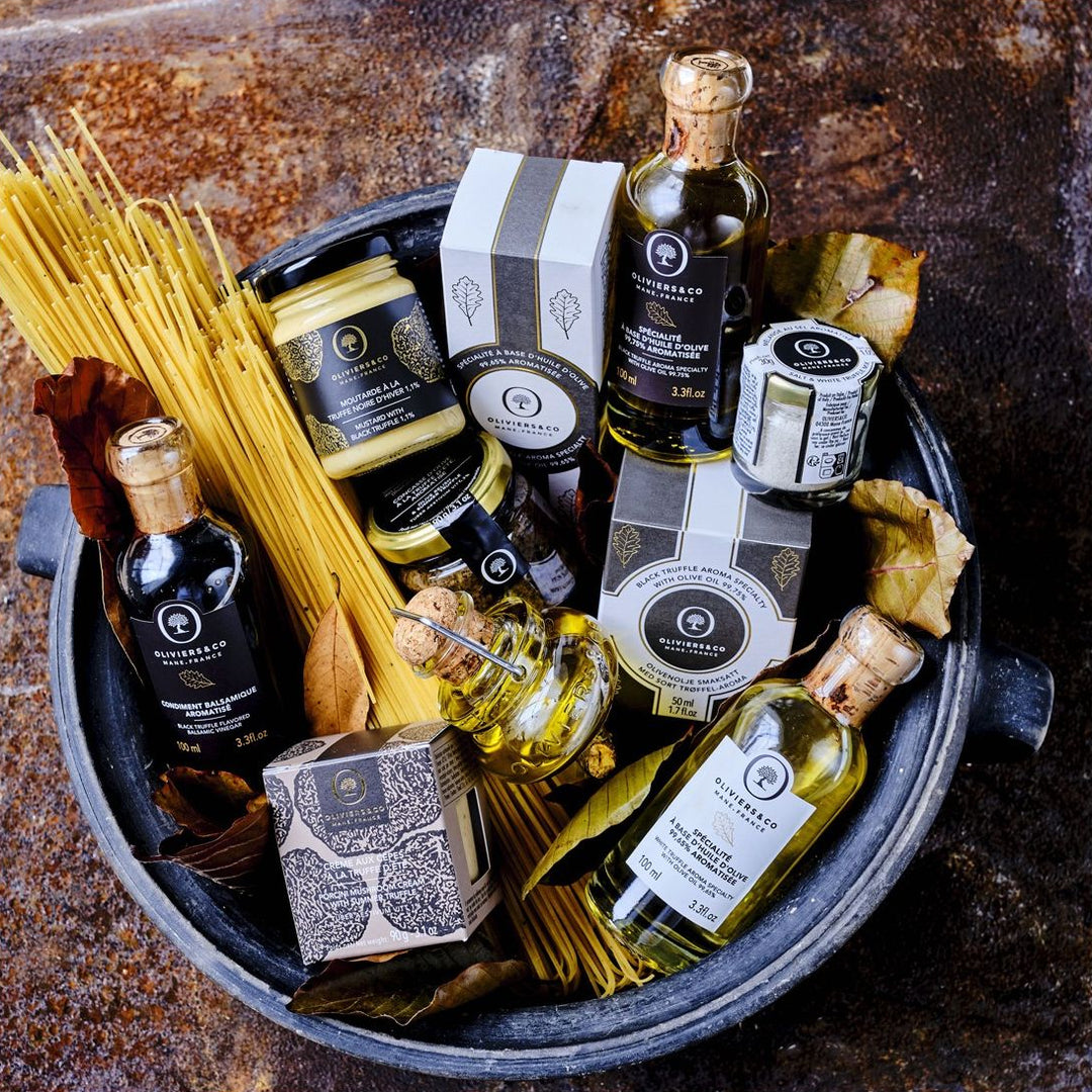 Produkt | Dárkova Krabicá s lanýžovými specialitami Oliviers&Co, ideální jako vánoční dárek, elegantně zabalený s oleji a delikatesami s lanýži | Oliviersandco CZ