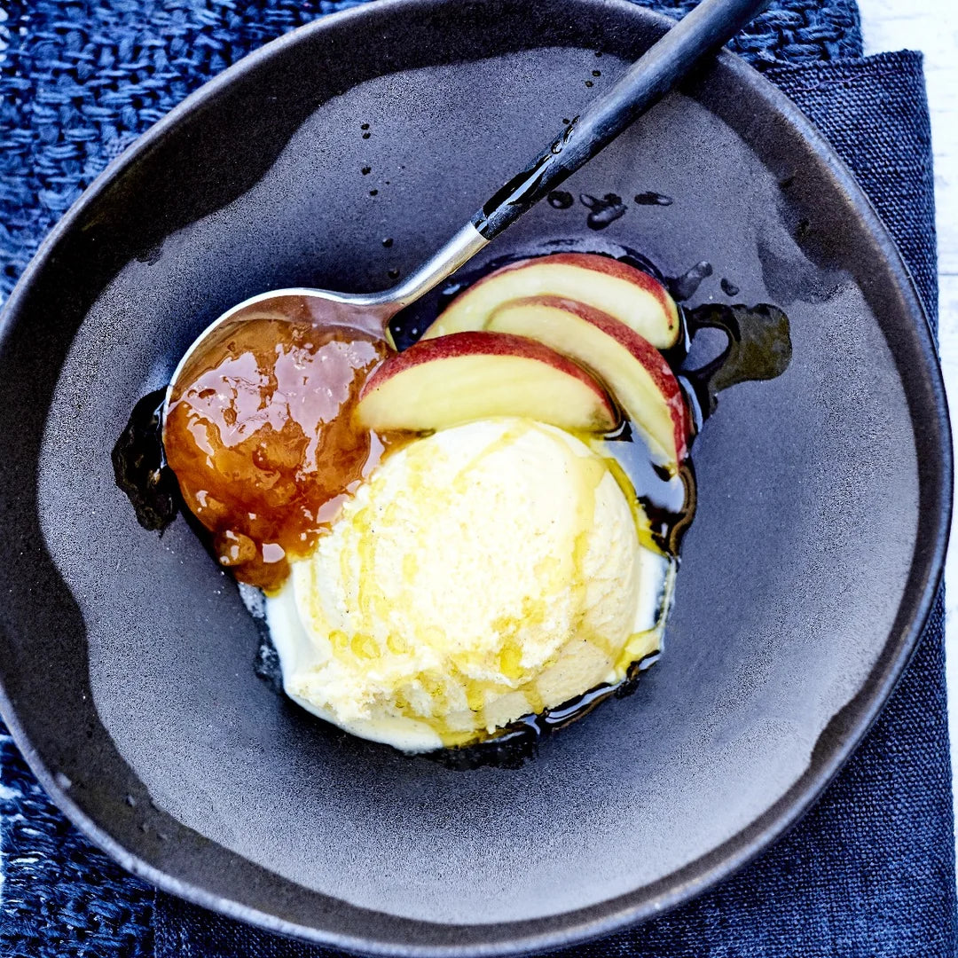Recept | domací kremovou vanilkovou zmrzlinu s jablky a broskvovou marmeladou | oliviers-and-co